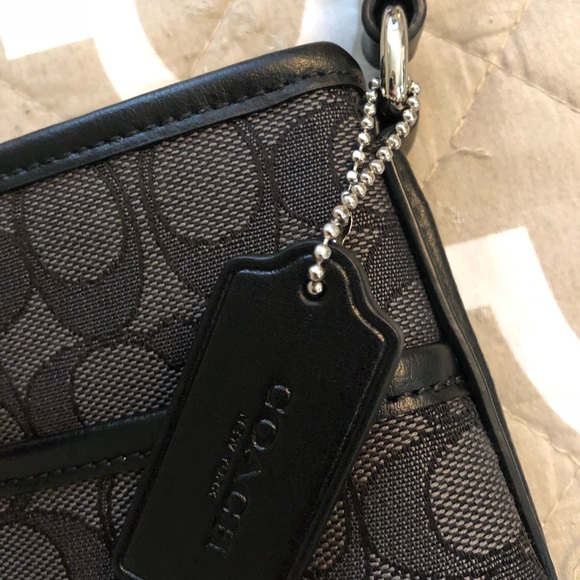 Coach Purse! Authentic - Picture 4 of 6